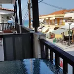 Cosy Family Near The Sea
